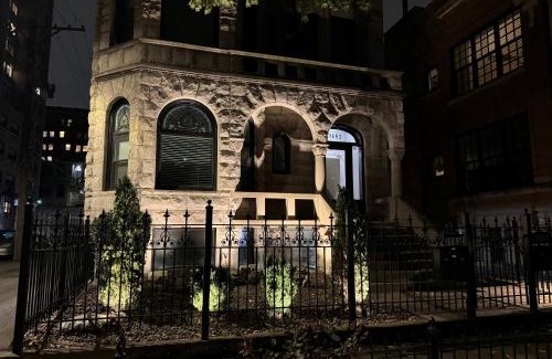 Lake View East Apartamento | Stone Mansion Sleeps 10-20 Free TV & Parking