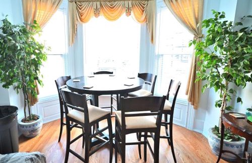 Lake View East Apartamento | Stone Mansion Sleeps 10-20 Free TV & Parking