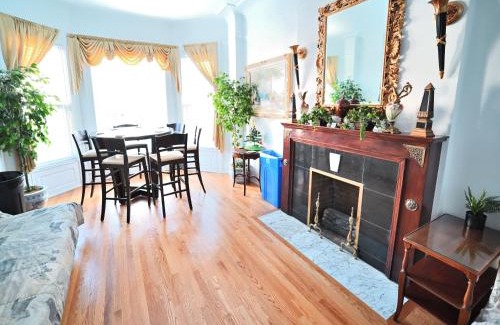 Lake View East Apartamento | Stone Mansion Sleeps 10-20 Free TV & Parking