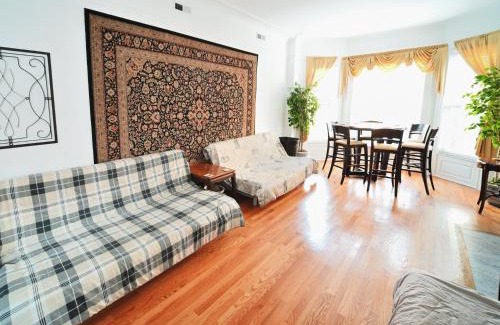 Lake View East Apartamento | Stone Mansion Sleeps 10-20 Free TV & Parking