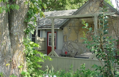 Eureka Springs Cabaña | Stone Meadow Resort