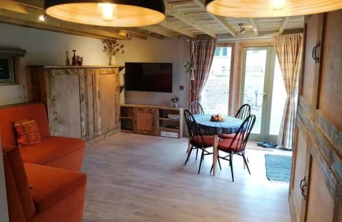 Hoylandswaine Casa | Stone Moor Lodge Justin's Peak District Base Camp