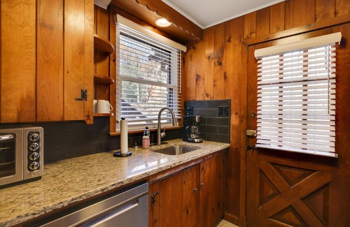 Lake Harmony Chalet De Esquí | ★STONE Mountain Retreat ★KING BED-HOT TUB- Lake Harmony★Lake Views★Game room★