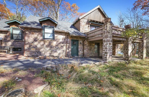 Lake Harmony Chalet De Esquí | ★STONE Mountain Retreat ★KING BED-HOT TUB- Lake Harmony★Lake Views★Game room★