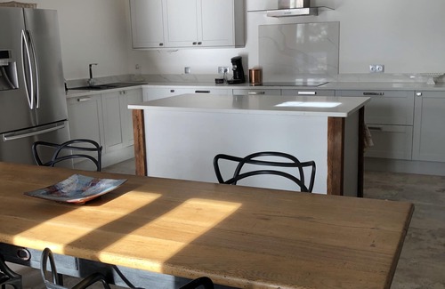 Montignac-le-Coq Casa | Propiedad de piedra con piscina salada, 4 dormitorios, 3 duchas, capacidad para 9 personas