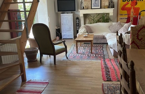 Saint-Martin-de-Gurson Casa | Stone quiet farm house getaway