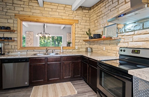 Canyon Lake Cabina | Stone River Cabin | 2/2 on the River near Whitewater!