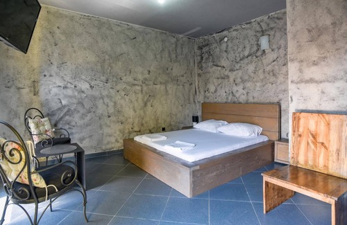 Zeljeznica Apartamento | Stone Rustic Flat w Sea and Nature View in Bar