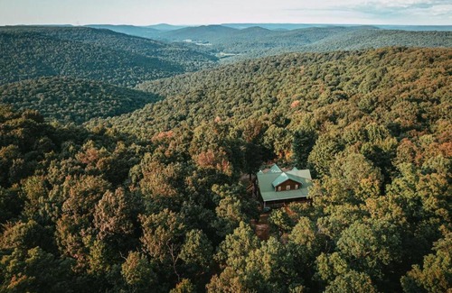 McMinnville Casa | Stone's Mountain View