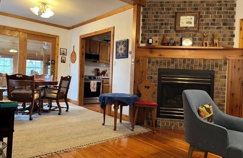 La Crosse Cabaña | Stone's Throw Cottage - Centrally located 2-bedroom with newly remodeled kitchen
