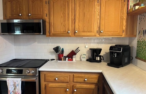 La Crosse Cabaña | Stone's Throw Cottage - Centrally located 2-bedroom with newly remodeled kitchen