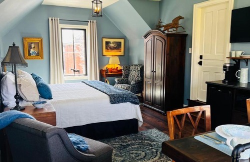 Stratford Casa | Stone's Throw Stratford - The Loft plus bedroom