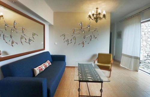 Aristomenis Apartamento | Stone Tower Retreat, Oasis of Peace