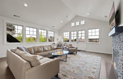 Bend Casa | Stone