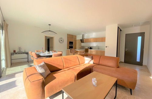 Sablet Casa | Stone villa at the foot of the Dentelles de Montmirail, heated swimming pool