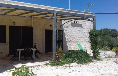 Locorotondo Casa | Villa de piedra en medio de la campiña de Apulia, a pocos kilómetros del mar.