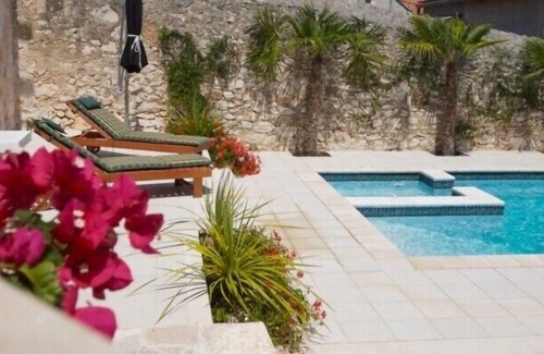 Milna (Brac) Villa | Villa privada, piscina, vistas al puerto, cerca de la playa y actividades