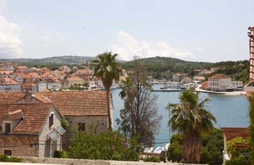 Milna (Brac) Villa | Villa privada, piscina, vistas al puerto, cerca de la playa y actividades