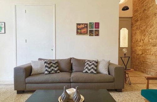 Mar Mikhael Apartamento | Stone Wall 2BR Apartment