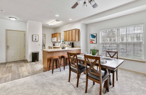 Branson West Condominio | StoneBridge Condo Close to Silver Dollar City and Sleeps 8 for a Great Rate- 3 pools!-Ber 9-3
