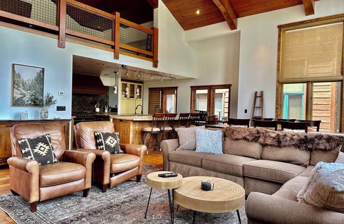 Stonegate Casa | Stonegate 12-Stay in absolute luxury in this Lodge by Village! New hot tub!