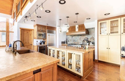 Stonegate Casa | Stonegate 12-Stay in absolute luxury in this Lodge by Village! New hot tub!