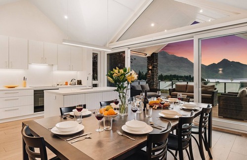 Queenstown City Centre Villa | Stonehill Villa - 5 Bed