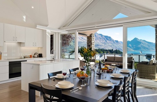 Queenstown City Centre Villa | Stonehill Villa - 5 Bed