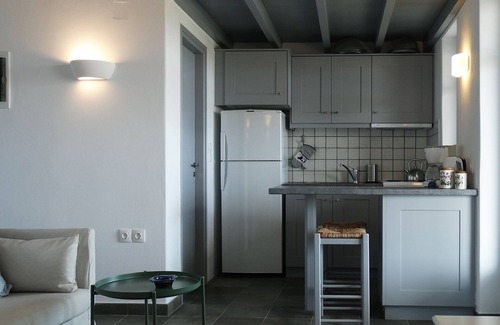 Chrissi Akti Casa | StoneHouse junto a la piscina