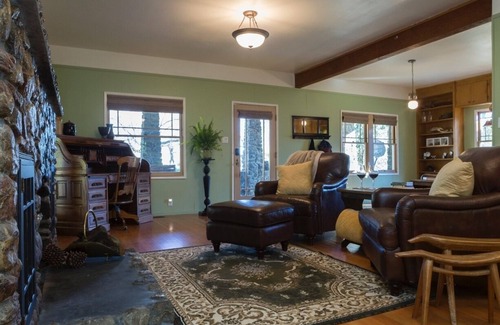 Clear Lake Casa | Stonehouse Lodge, Private Cottage on Winery & Vineyard Property