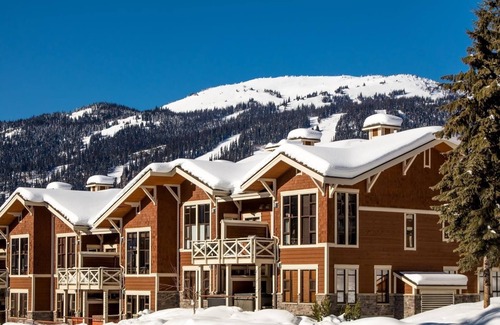 Sun Peaks Condominio | Stones Throw #38 By Bear Country