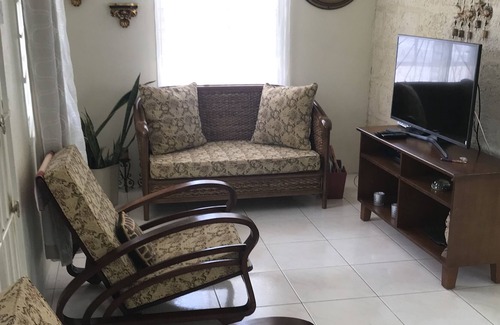 Halcyon Heights Casa | Stones Throw From The Beach