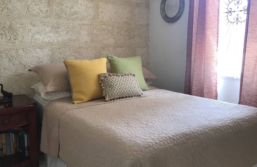 Halcyon Heights Casa | Stones Throw From The Beach