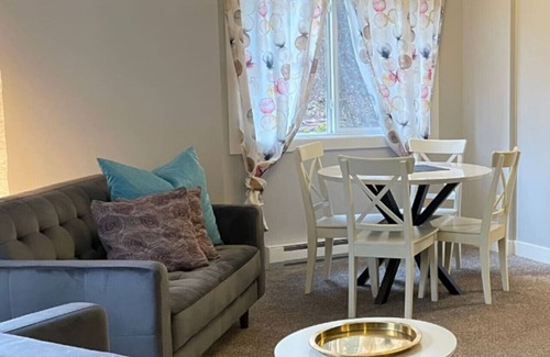 Clearwater Apartamento | Stoneshire Basalt Suite