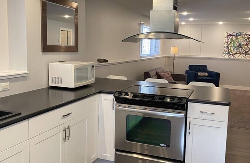 Clearwater Condominio | Stoneshire Obsidian Suite