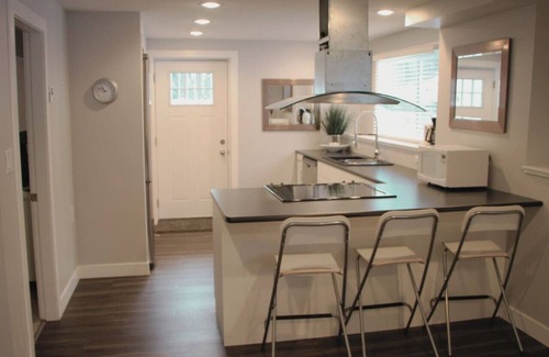 Clearwater Condominio | Stoneshire Obsidian Suite