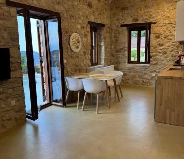 North Kynouria Apartamento | Stoneview Apartments