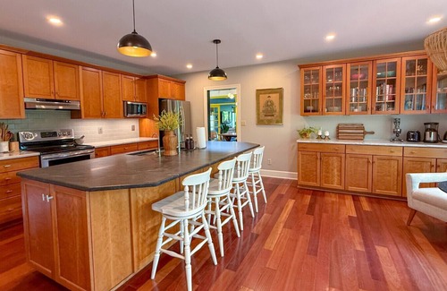 Lexington Casa | Art-forward Downtown Lexington Home