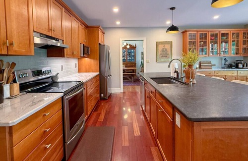 Lexington Casa | Art-forward Downtown Lexington Home