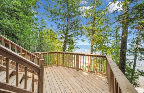 Lion's Head Casa | Stonewood - Private Shoreline Log Cabin