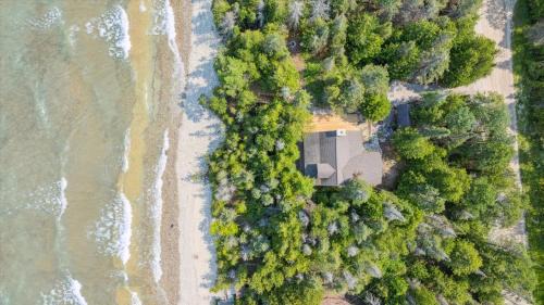 Lion's Head Casa | Stonewood - Private Shoreline Log Cabin