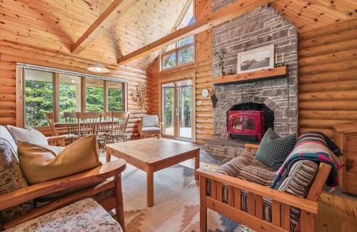 Lion's Head Casa | Stonewood - Private Shoreline Log Cabin