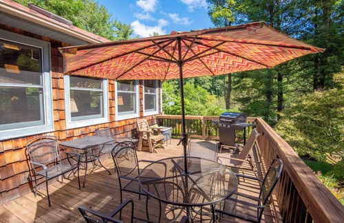 Fleetwood Cabina | Stonewood - Rustic Log Cabin - Between Boone & West Jefferson - New River Access