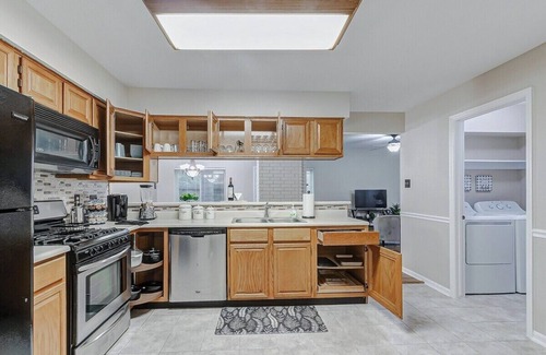 Indian Springs Casa | Stony Bridge · Spa & Pool Oasis: Prime Location in The Woodlands