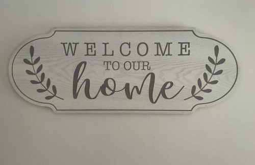 Port Talbot Apartamento | STOP at Pendarvis, Stone throw from beach!