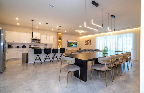 Four Corners Casa | STOP! Magical 10BR Themed Home – 16295