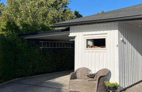 Mandal Apartamento | Stor, velutstyrt sokkel leilighet i Mandal