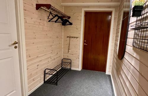 Mandal Apartamento | Stor, velutstyrt sokkel leilighet i Mandal