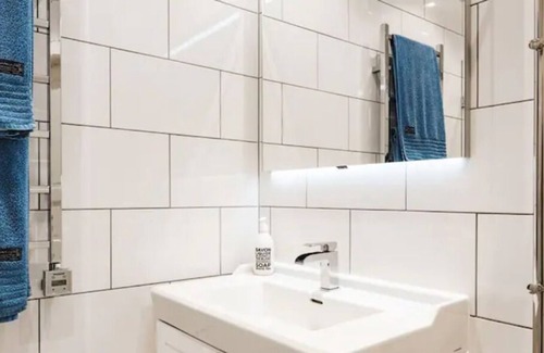 Saltsjobaden Casa | Stor Villa med Egen Trädgård i Naturresarvat Utanför Stockholm