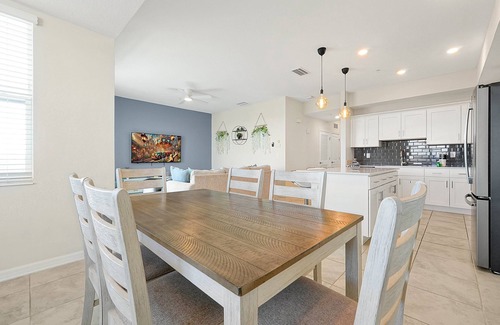 Kissimmee Condominio | Storey Lake Resort minutes to Magic!